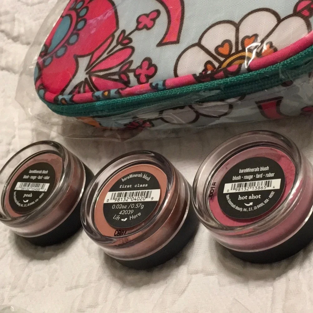 BARE MINERALS Must Have blushes. Volume One. 3 blendable blushes, bag, brush